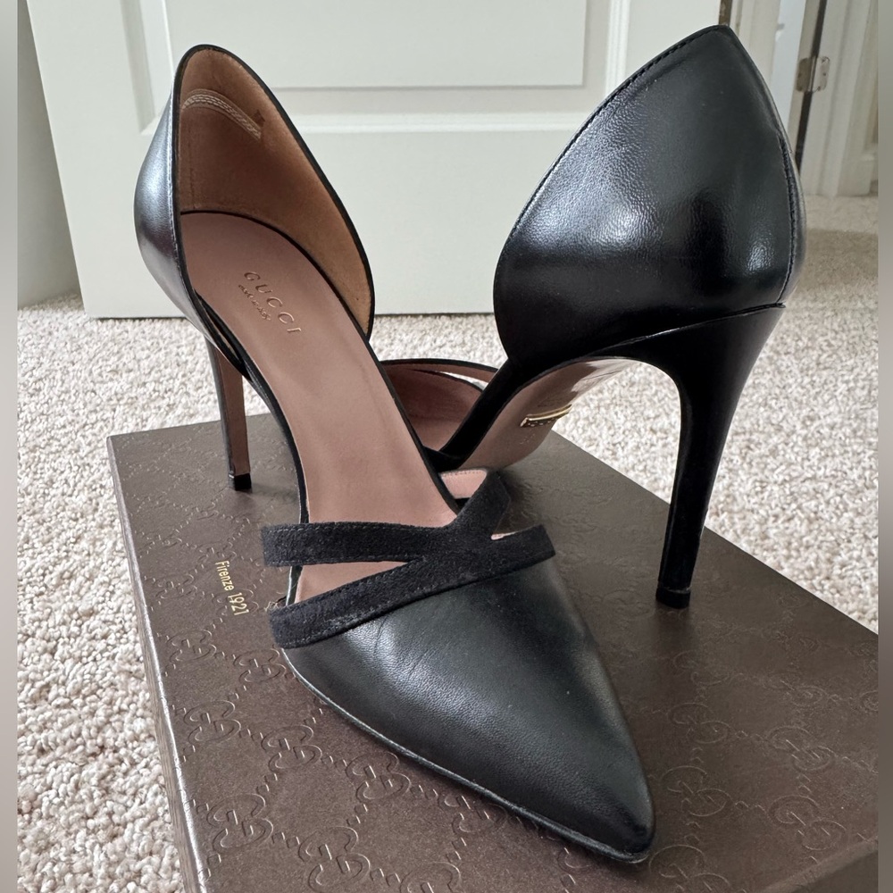 Black pointed toe Gucci heel
